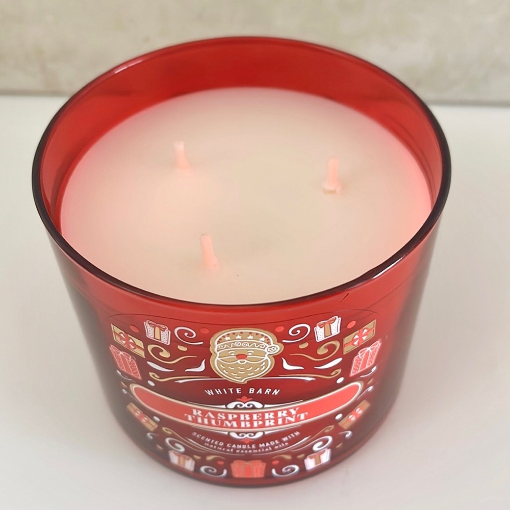 Bath & Body Works Raspberry Thumbprint Candle - Picture 2 of 3